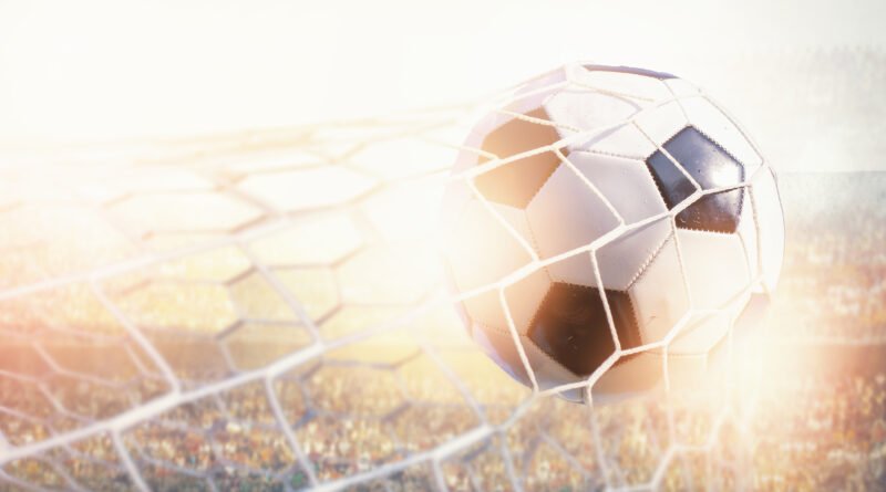 Pelota entrando en la red de un arco, ilustra el gol en el amistoso de Boca en Salta