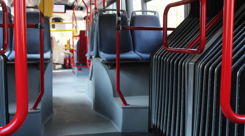 Aumento del boleto: interior de un colectivo urbano