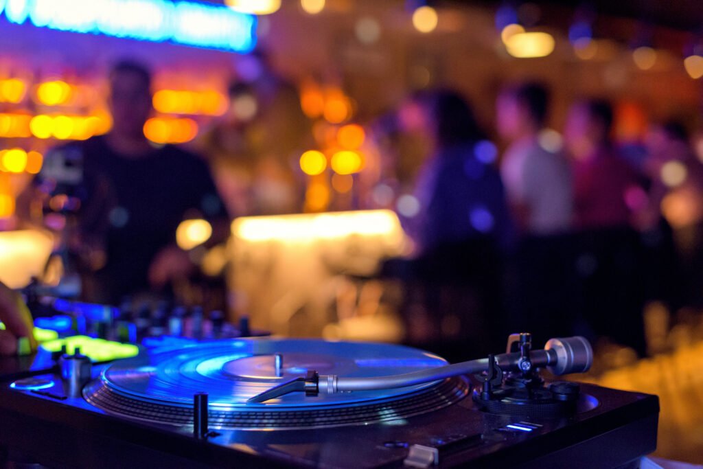 Black Eyed Peas: bandeja de vinilos y set de DJ en un show que ilustra el recital