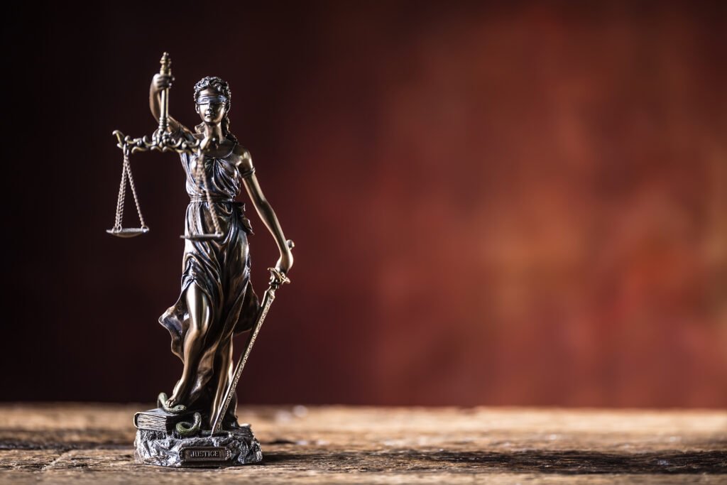 causa Vialidad: figura de la justicia con balanza y espada