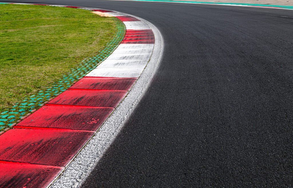 Curva y piano de un circuito de automovilismo que ilustran a Colapinto en Spa