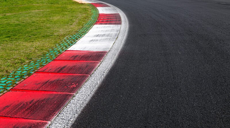 Curva y piano de un circuito de automovilismo que ilustran a Colapinto en Spa