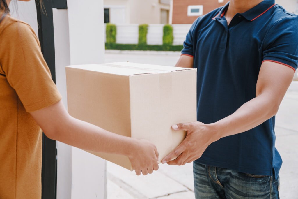 compras por courier: paquetes de entrega que ilustran las importaciones por correo