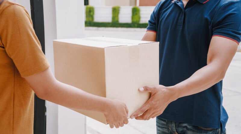 compras por courier: paquetes de entrega que ilustran las importaciones por correo