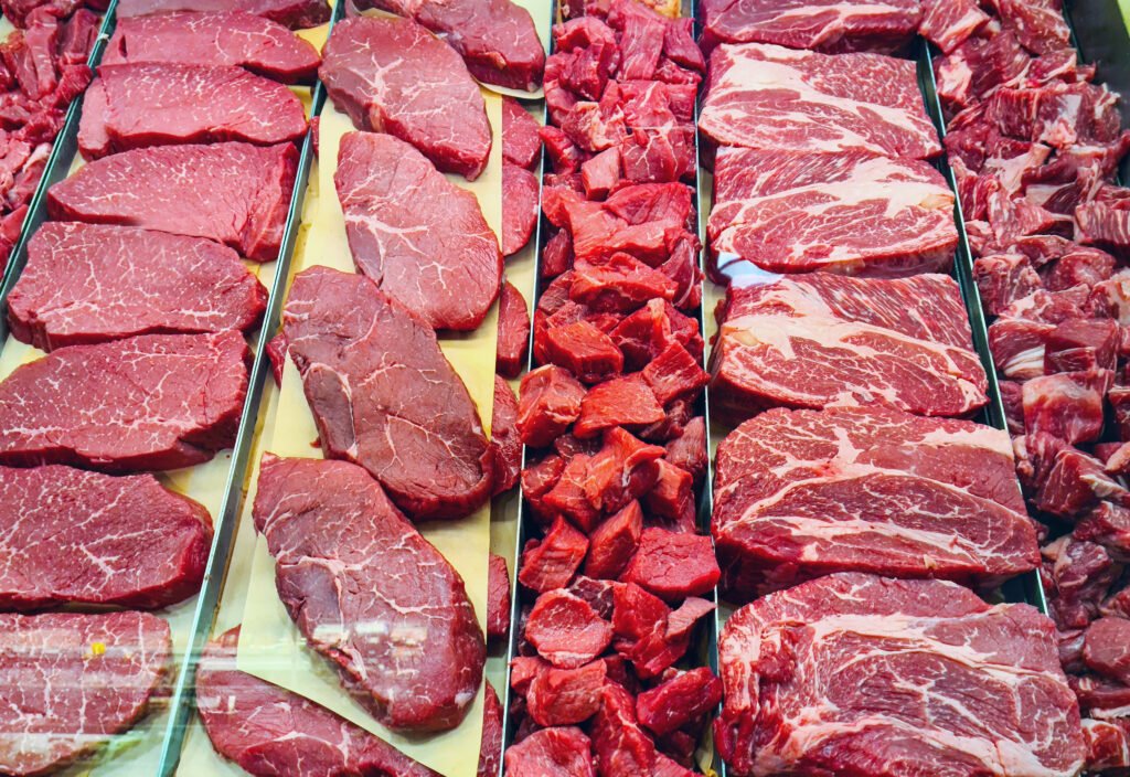 Cortes en una carnicería que ilustran el consumo de carne