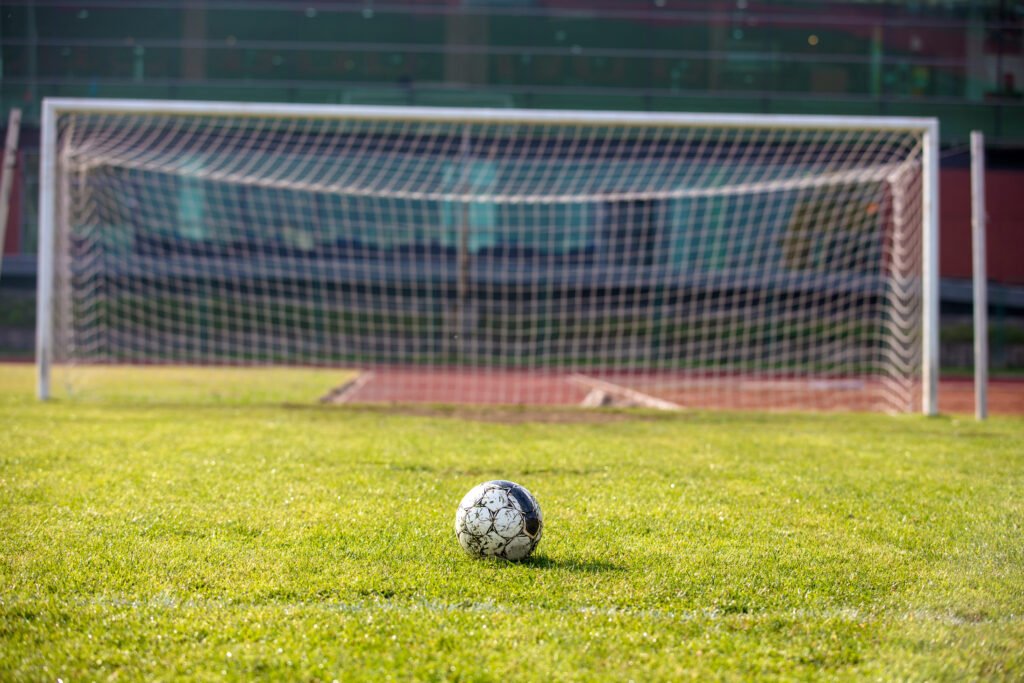 Red de arco en una cancha vacía que ilustra la Copa Argentina