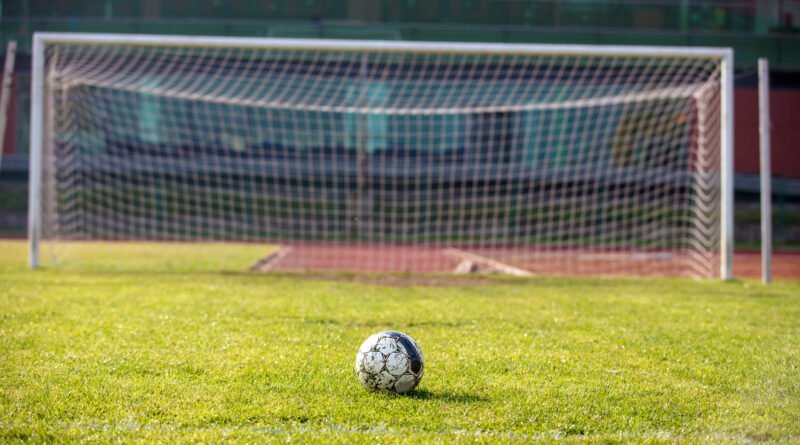 Red de arco en una cancha vacía que ilustra la Copa Argentina