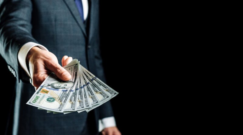 Símbolo del dólar que ilustra el cierre del dólar mayorista