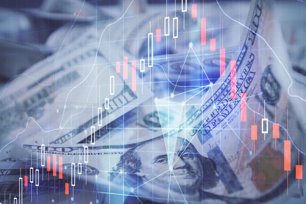 Dólar récord: billetes de dólar con un gráfico de cotizaciones superpuesto