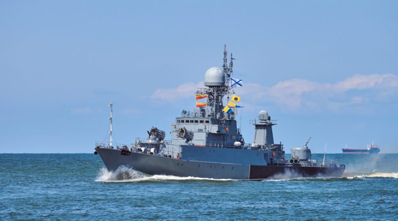 Ejercicio Panamax: buque de guerra durante maniobras navales multinacionales en el mar
