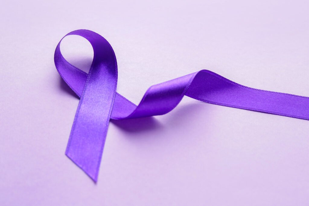 Femicidios en Argentina: lazo violeta símbolo de concientización sobre la violencia de género