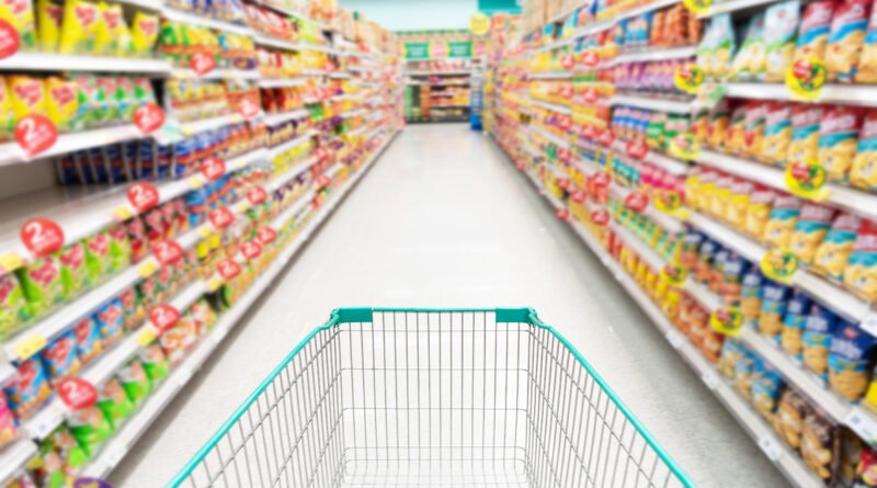 Changuito en supermercado que ilustra la inflación de junio