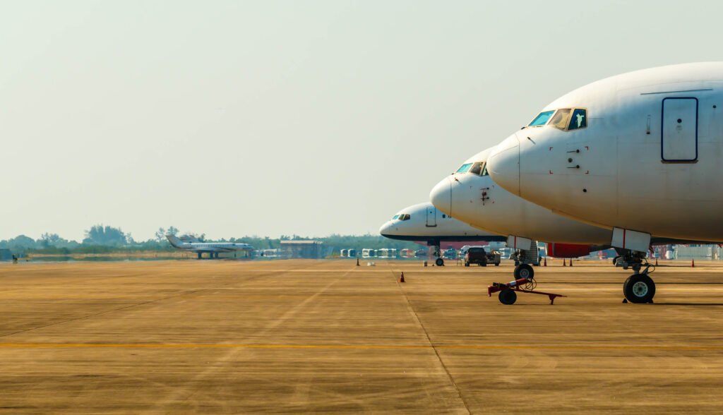 llegada a Ezeiza: avión de línea en la plataforma de un aeropuerto