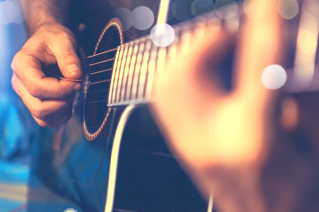 Detalle de una guitarra que ilustra el show de Los Palmeras