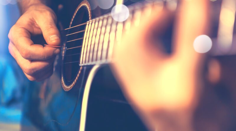 Detalle de una guitarra que ilustra el show de Los Palmeras