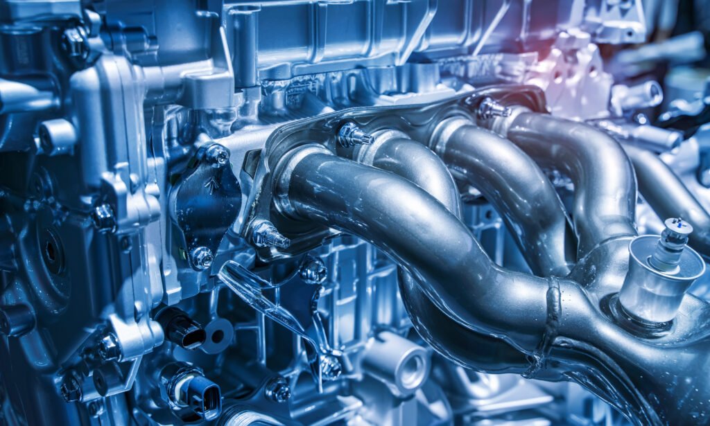 motor Aramco: primer plano de un motor de combustión moderno de alta eficiencia
