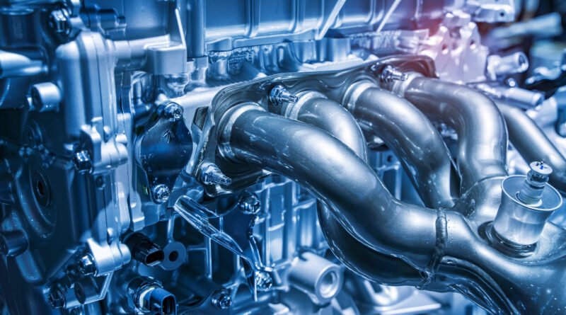motor Aramco: primer plano de un motor de combustión moderno de alta eficiencia