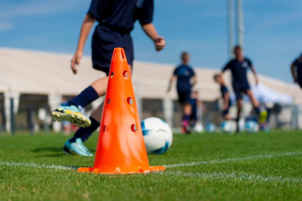 Entrenamiento de fútbol juvenil que ilustra la captación de Nico Paz y Garnacho por la AFA