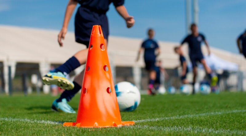 Entrenamiento de fútbol juvenil que ilustra la captación de Nico Paz y Garnacho por la AFA
