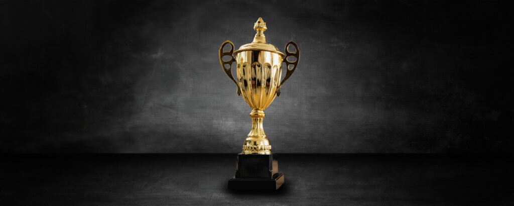 Premio del Mundial: trofeo dorado sobre fondo oscuro