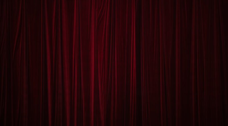 Premios Pinti: telón de terciopelo rojo de un teatro que ilustra la gala en el Teatro Colón