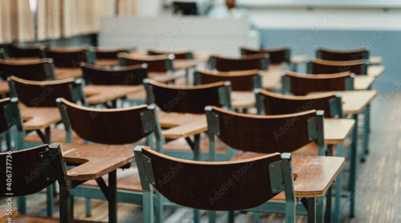 presupuesto universitario: aula universitaria vacía