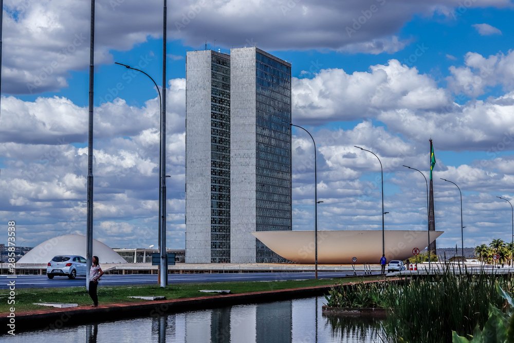 reformas de Milei: fachada de un palacio legislativo