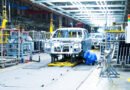 Línea de producción automotriz que ilustra la fabricación nacional de la Renault Niagara