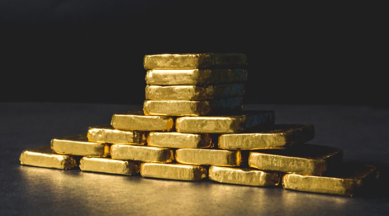 Lingotes de oro apilados que ilustran la caída de las reservas del BCRA por la baja del metal