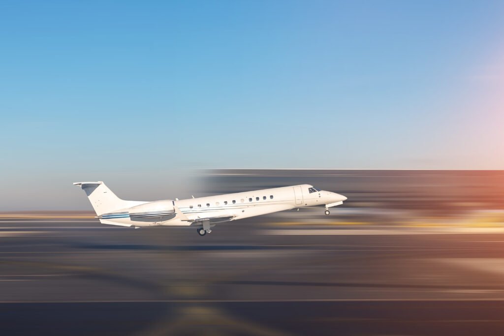Rosalía en Buenos Aires: jet privado en la pista de un aeropuerto