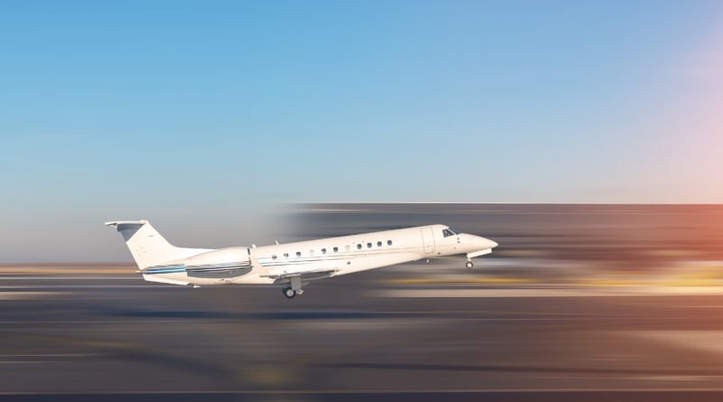 Rosalía en Buenos Aires: jet privado en la pista de un aeropuerto