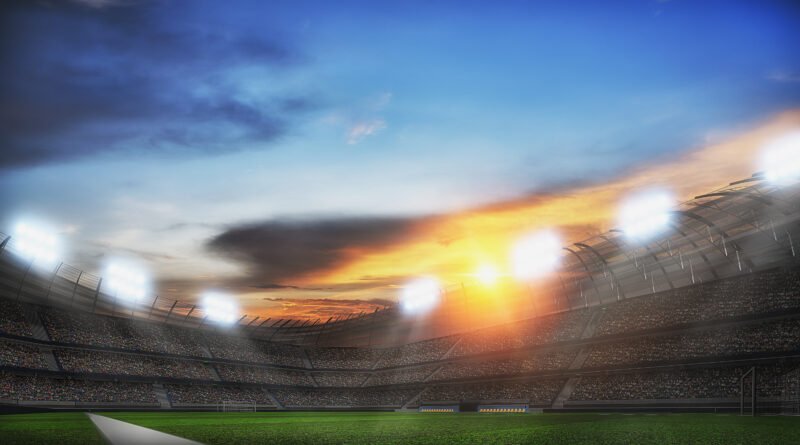 Torneo Clausura: cancha de césped verde y estadio bajo el cielo nocturno