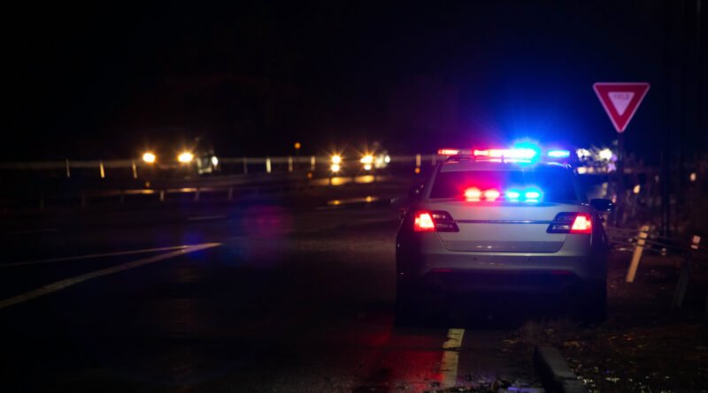 Luces de emergencia en una ruta de noche que ilustran la tragedia en la Ruta 11 en Santa Fe