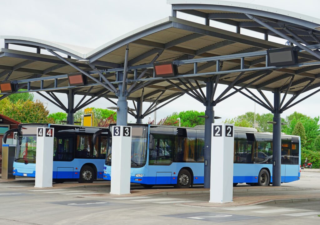 Transporte en la final: colectivos estacionados en una estación