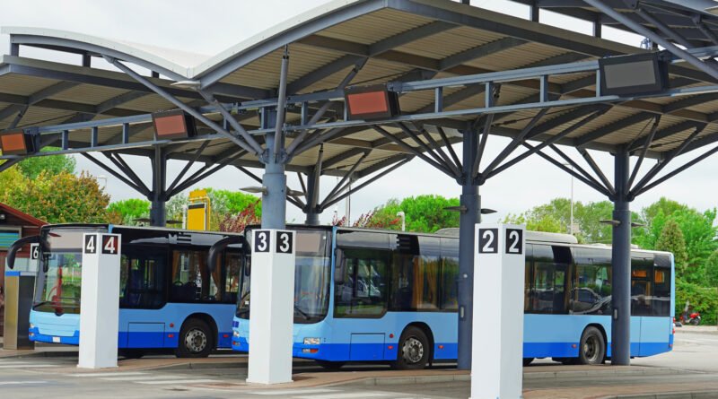Transporte en la final: colectivos estacionados en una estación