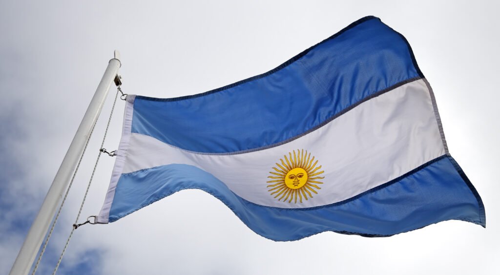Bandera argentina flameando que ilustra el posteo de Villarruel sobre Malvinas