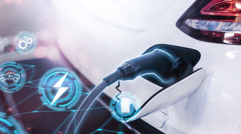 autos 0km más baratos: auto eléctrico conectado a un cargador
