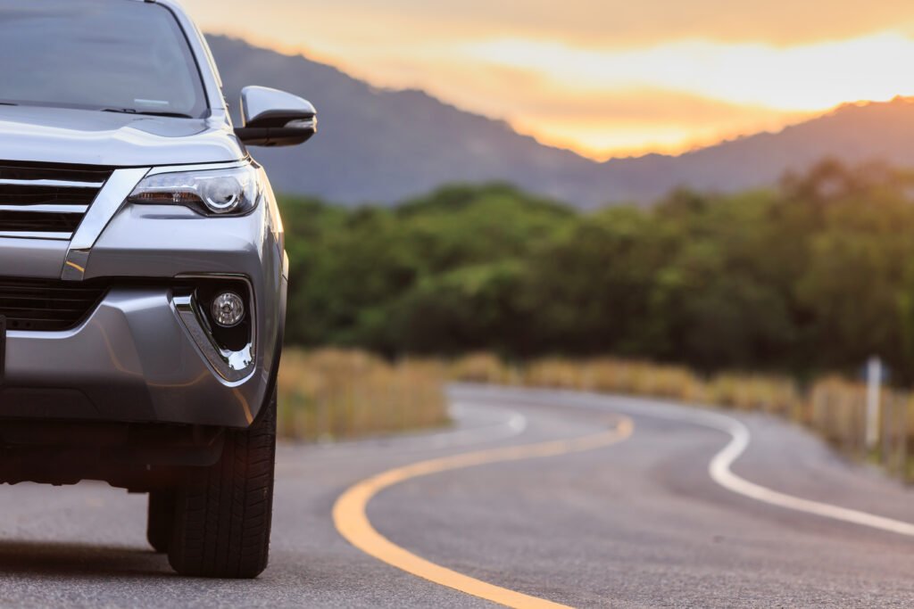 BAIC X55: SUV moderno color plateado estacionado en la calle