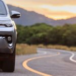 BAIC X55: SUV moderno color plateado estacionado en la calle