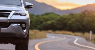 BAIC X55: SUV moderno color plateado estacionado en la calle