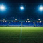 Boca vs Lanús: estadio de fútbol iluminado por reflectores de noche