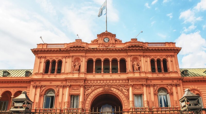 campaña del miedo: fachada de la Casa Rosada en la Plaza de Mayo