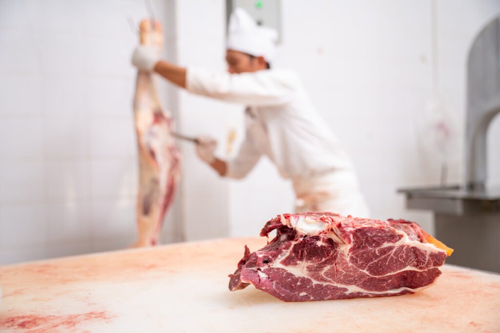 carne argentina: cortes de carne vacuna en una cámara frigorífica