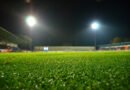 Copa Argentina octavos: pelota en el círculo central de un estadio de noche