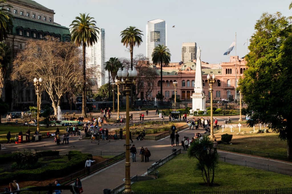 cumbre de Milei: fachada de la Casa Rosada en la Plaza de Mayo