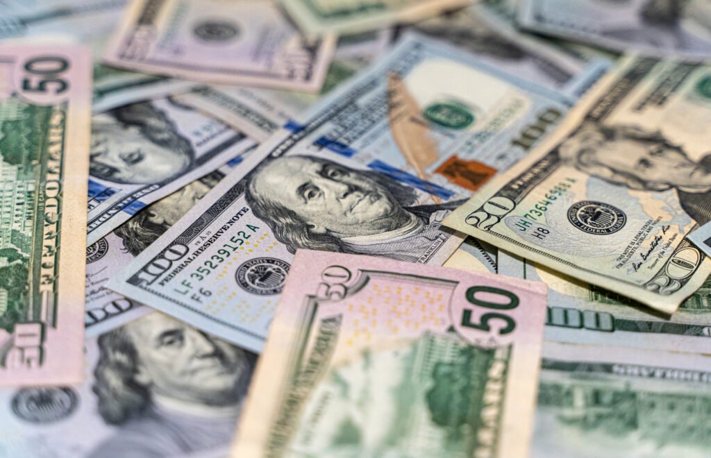 Demanda de dólares: billetes de cien dólares estadounidenses en efectivo