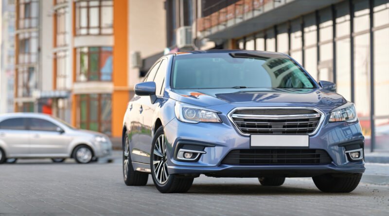 DFSK Glory 600: SUV nuevo estacionado en una calle de la ciudad