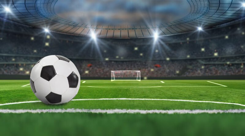 Di María: pelota de fútbol en el campo de juego de un estadio