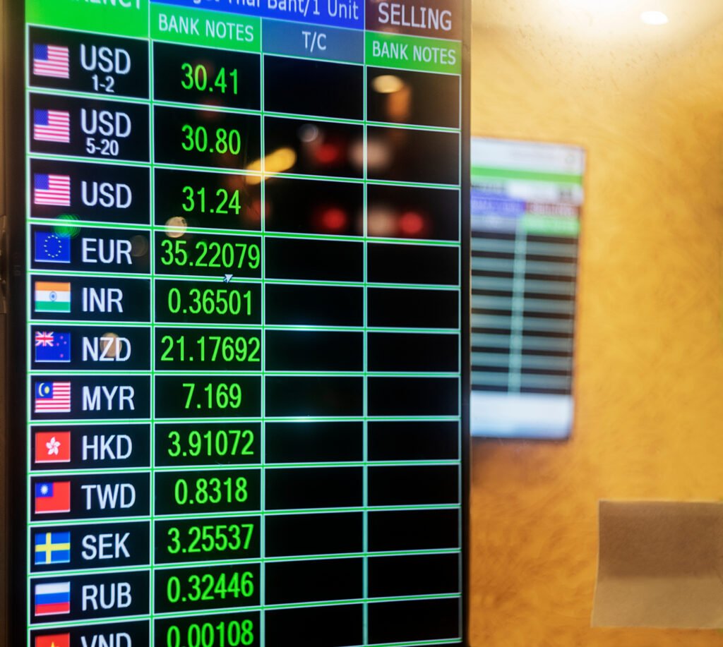 Dólar blue: pizarra de cotizaciones de cambio de divisas