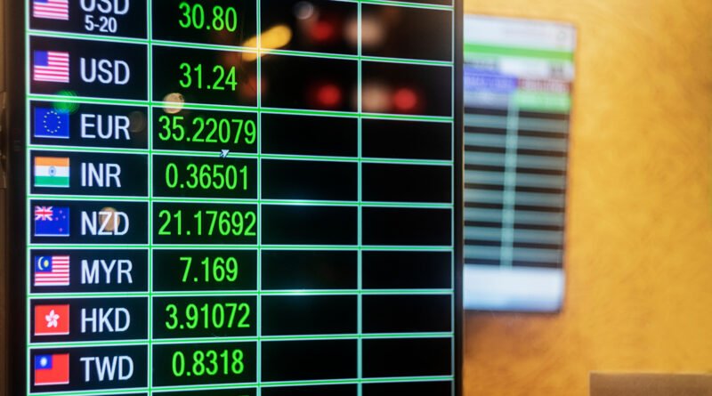 Dólar blue: pizarra de cotizaciones de cambio de divisas